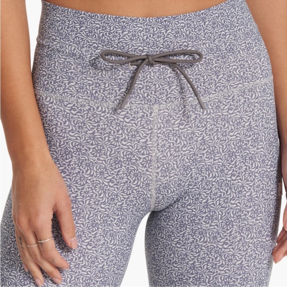 Vuori Gray Microprint Leggings